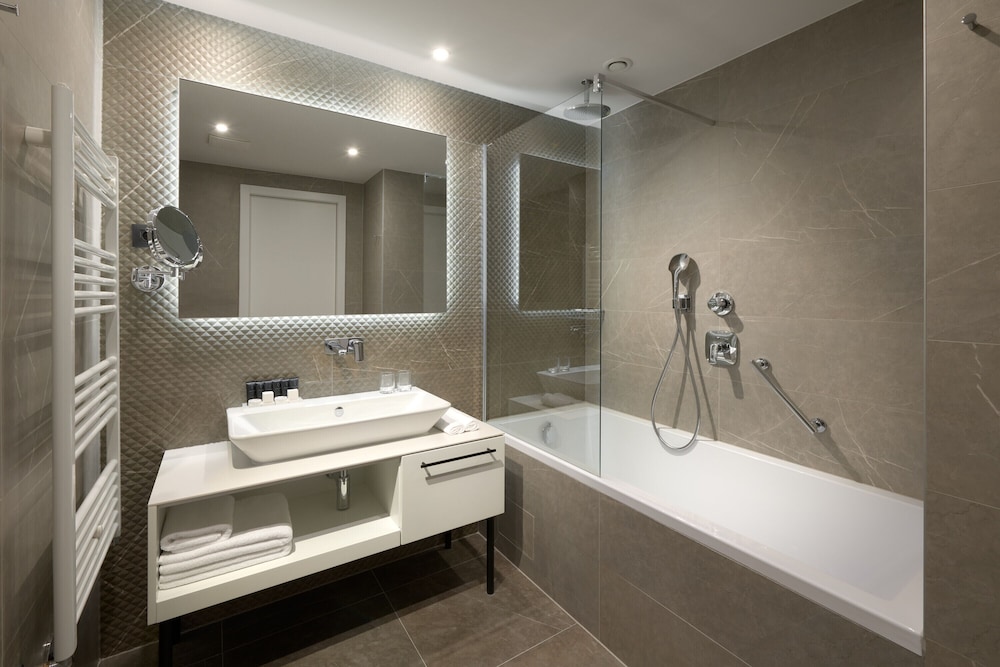 Premium Suite - Photo 6