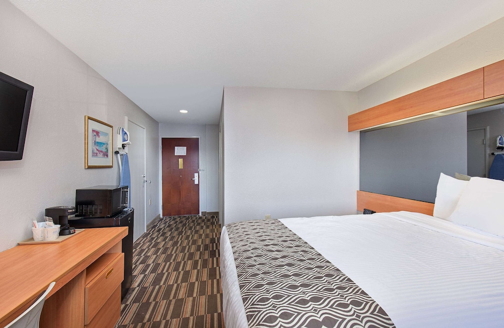 Suite, 1 Queen Bed, Accessible, Non Smoking - Photo 1