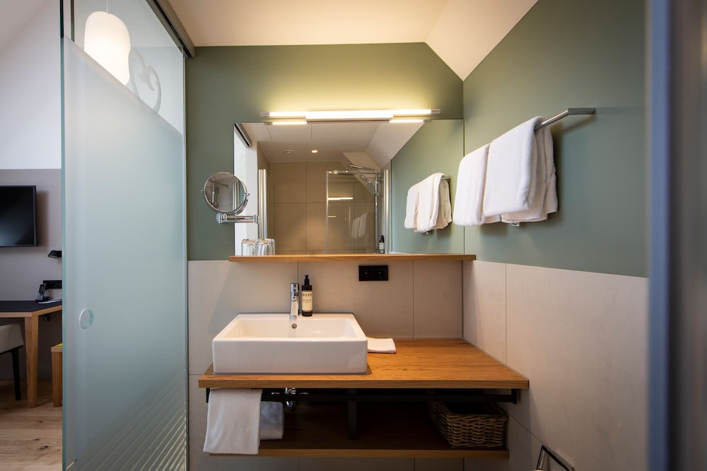 Junior Suite, 1 King Bed, City View - Photo 1