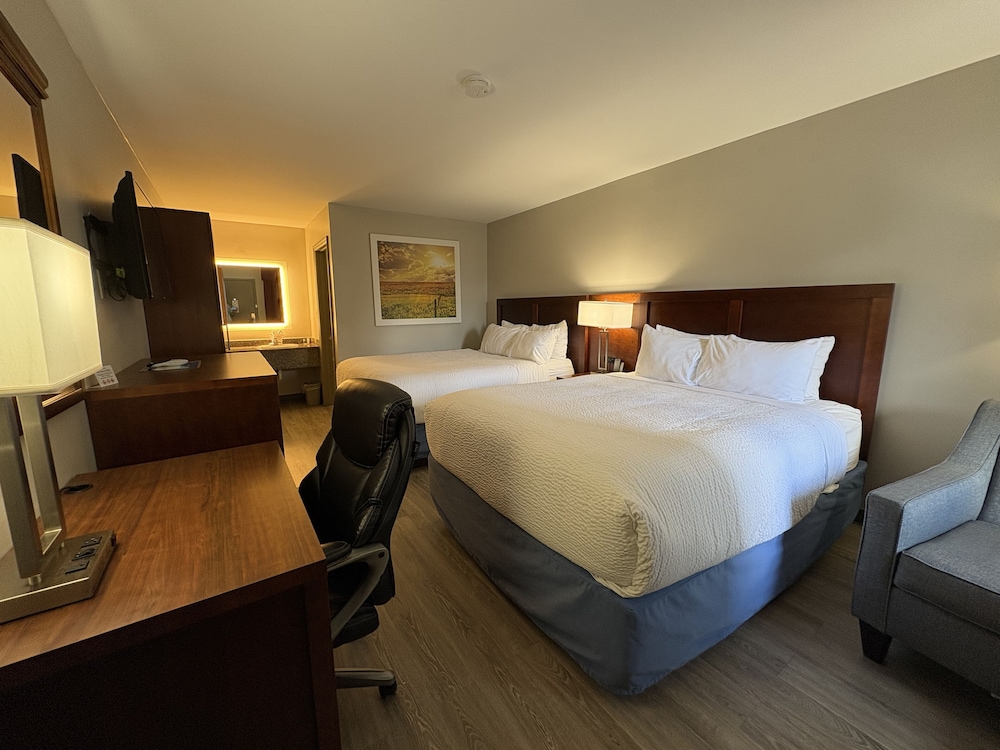 Room (2 Queen Bed Smoking) - Photo 2