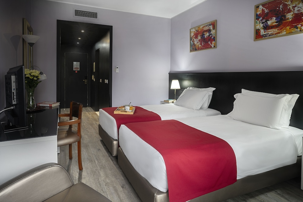 Twin Room - Photo 1