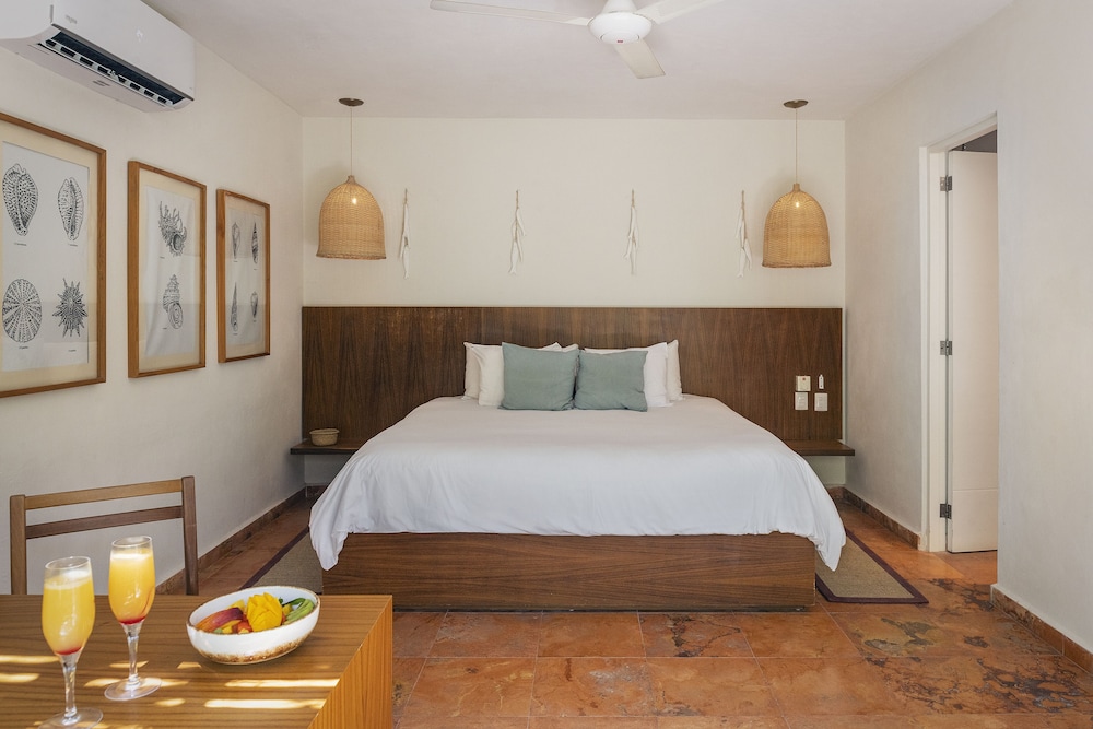Double Room Suite Garden View thumbnail 6