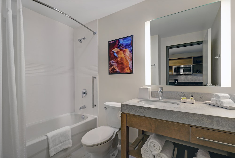 Studio, 1 King Bed with Sofa bed (Full Kitchen) - Photo 4
