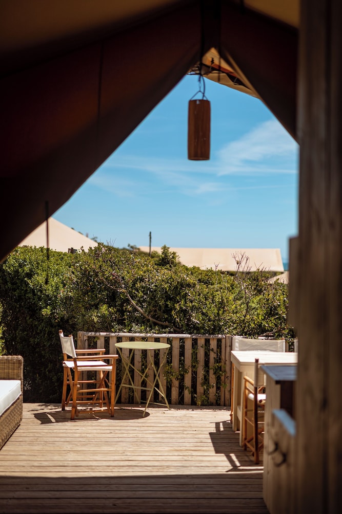 Superior Tent, Sea View