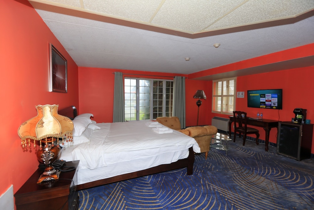 Honeymoon Room, 1 King Bed, Non Smoking photo 3