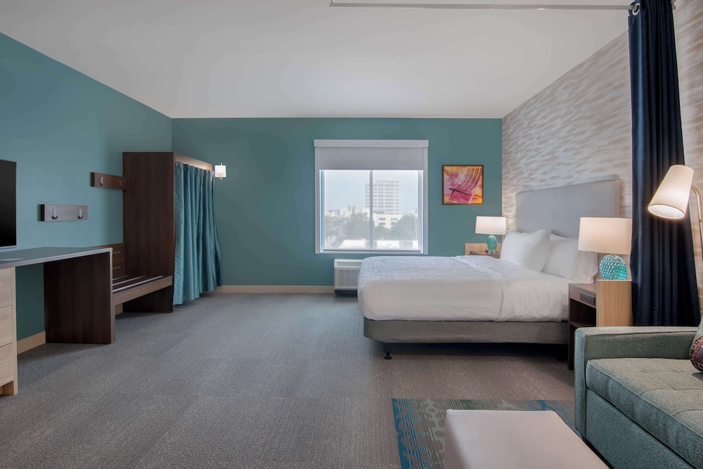 Studio Suite, 1 King Bed, Accessible, Bathtub - Photo 1