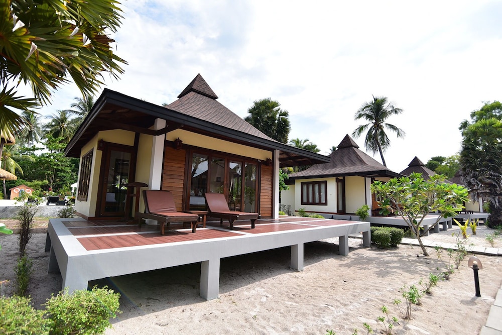 Deluxe Beachfront Family Villa