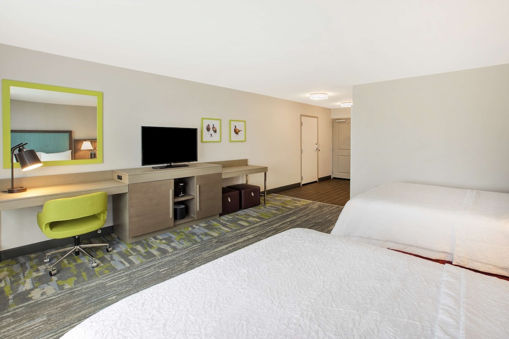 Room, 2 Queen Beds, Accessible, Bathtub photo 2