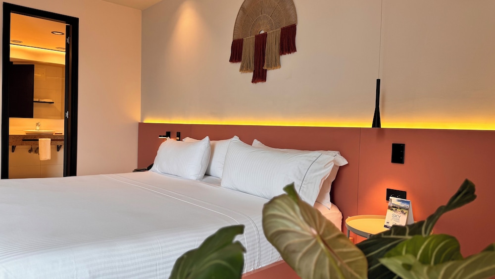 Deluxe Studio Suite, 1 King Bed - Photo 18