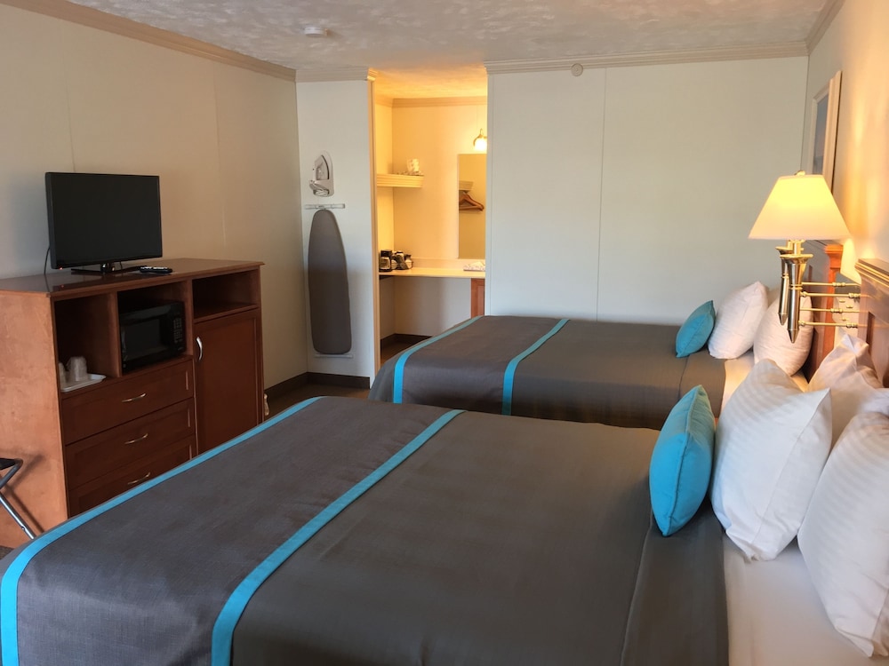 Standard Room, 2 Queen Beds photo 2