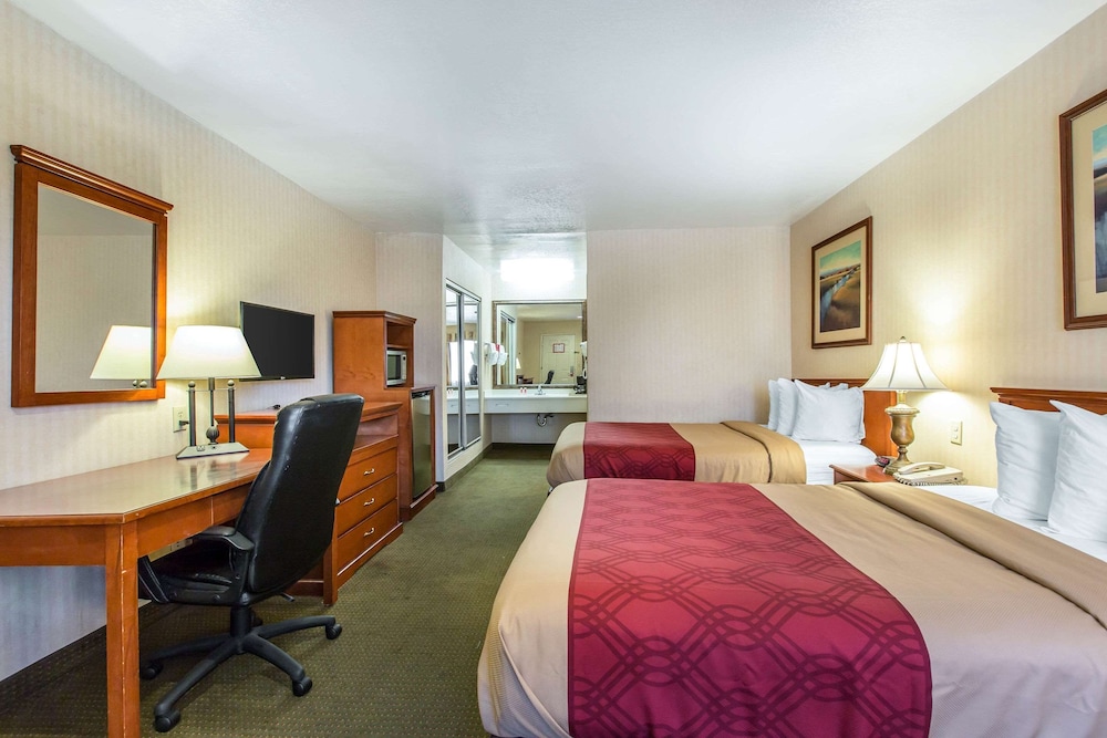 Room, 2 Double Beds, Smoking photo 3