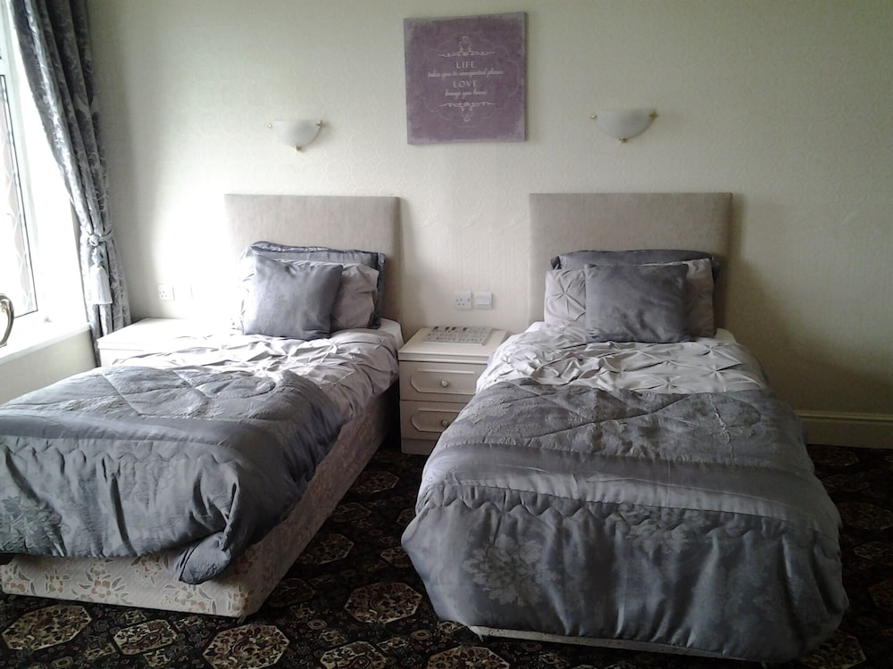 Suite, Ensuite photo 2