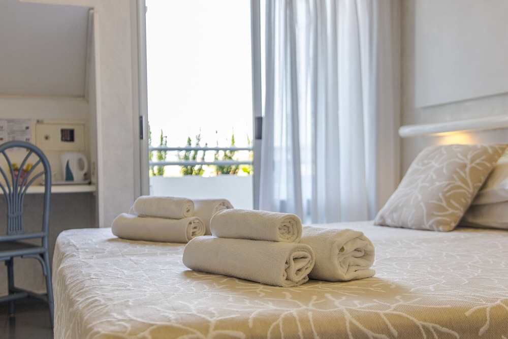 Standard Double or Twin Room - Photo 2