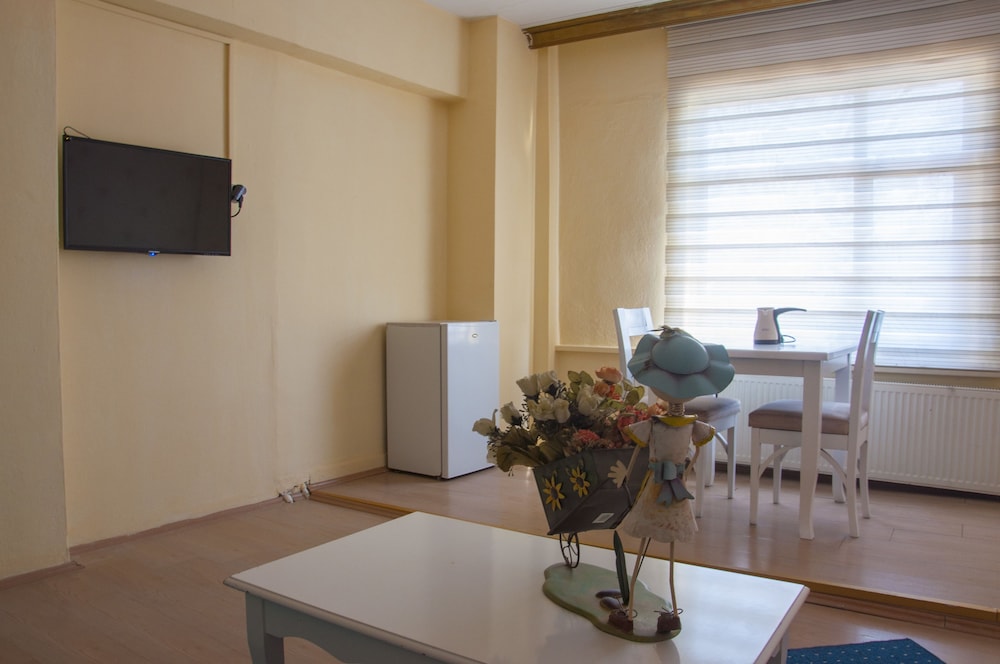 Deluxe Suite, 1 King Bed with Sofa bed, Smoking, Garden View photo 3
