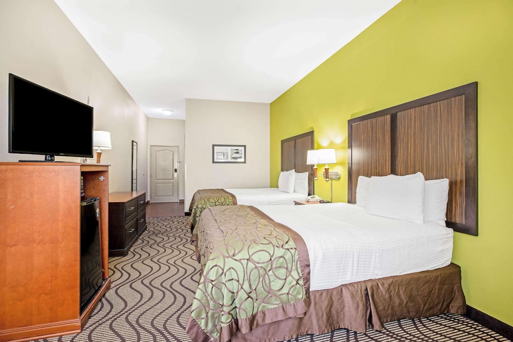 Room, 2 Queen Beds, Non Smoking (Mobility,Hearing,Tub w/Grab Bars) - Photo 1