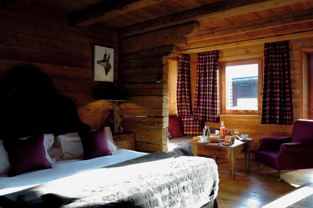Bedroom with Lounge Area - Photo 7