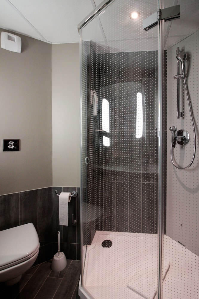 Triple Room, Multiple Beds photo 3