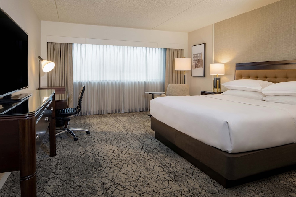 Traditional Room, 1 King Bed (Hearing Accessible)