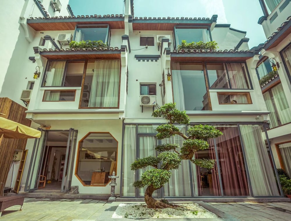 Elite House