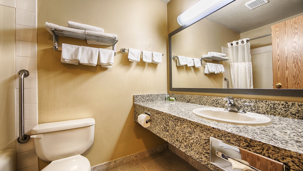 Suite, 2 Queen Beds, Non Smoking, Refrigerator & Microwave - Photo 4