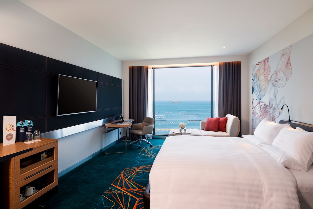 Deluxe Room, Sea View - 1 king bed - Photo 6