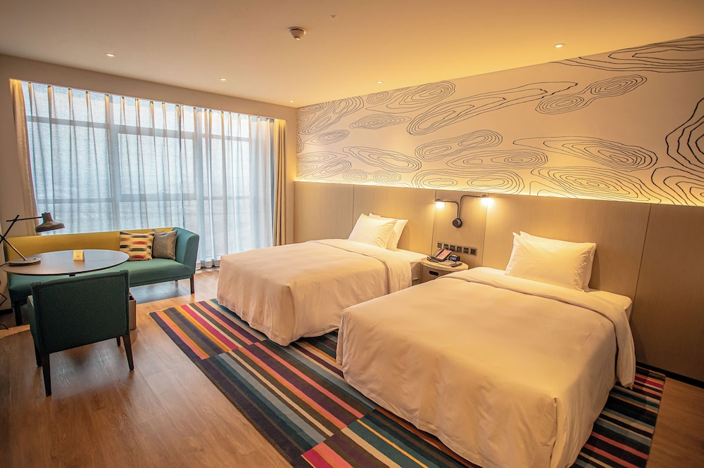 Room, 2 Double Beds, City View - Photo 2