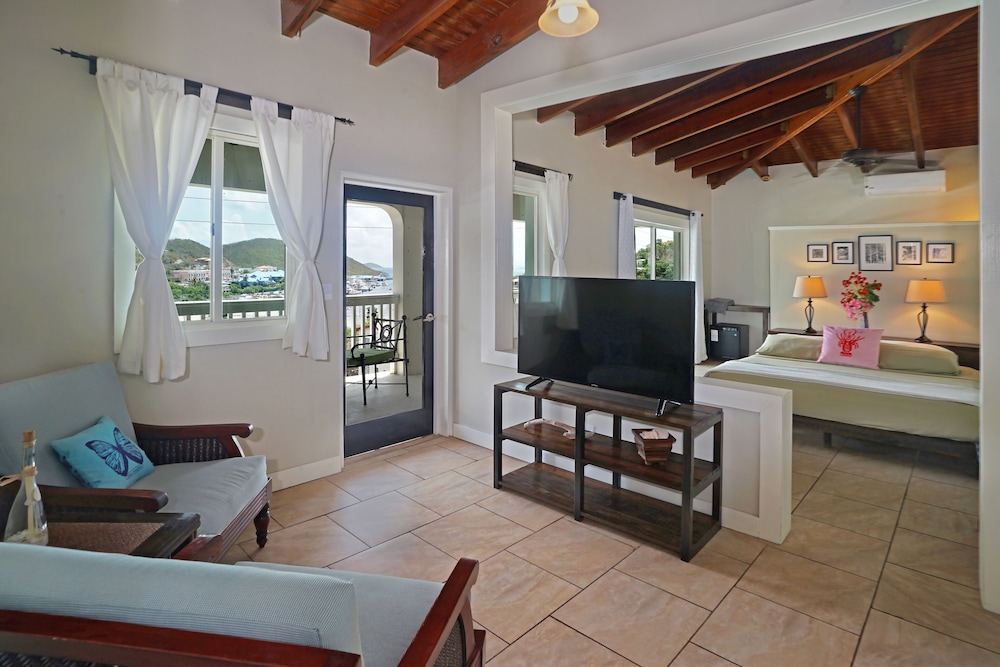 Suite, 1 King Bed, Ocean View (Malibu)