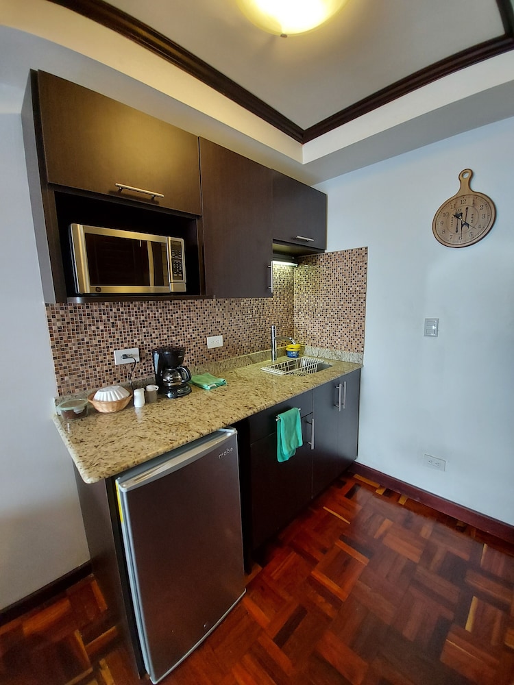 Economy Studio, 1 Queen Bed, Kitchenette photo 2