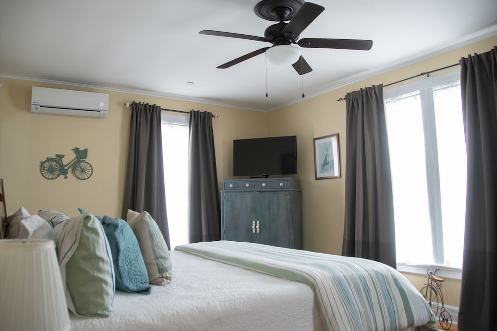 Traditional Room, 1 King Bed (Ocean Ave Room) photo 1