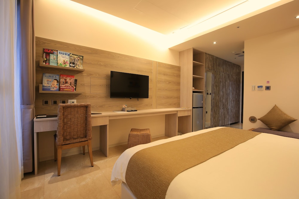 Standard Double Room, 1 Queen Bed, Balcony, City View photo 3