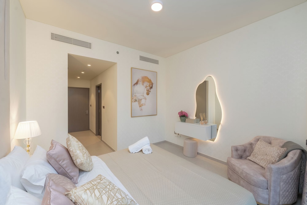 Luxury Apartment, 4 Bedrooms, Park View photo 3