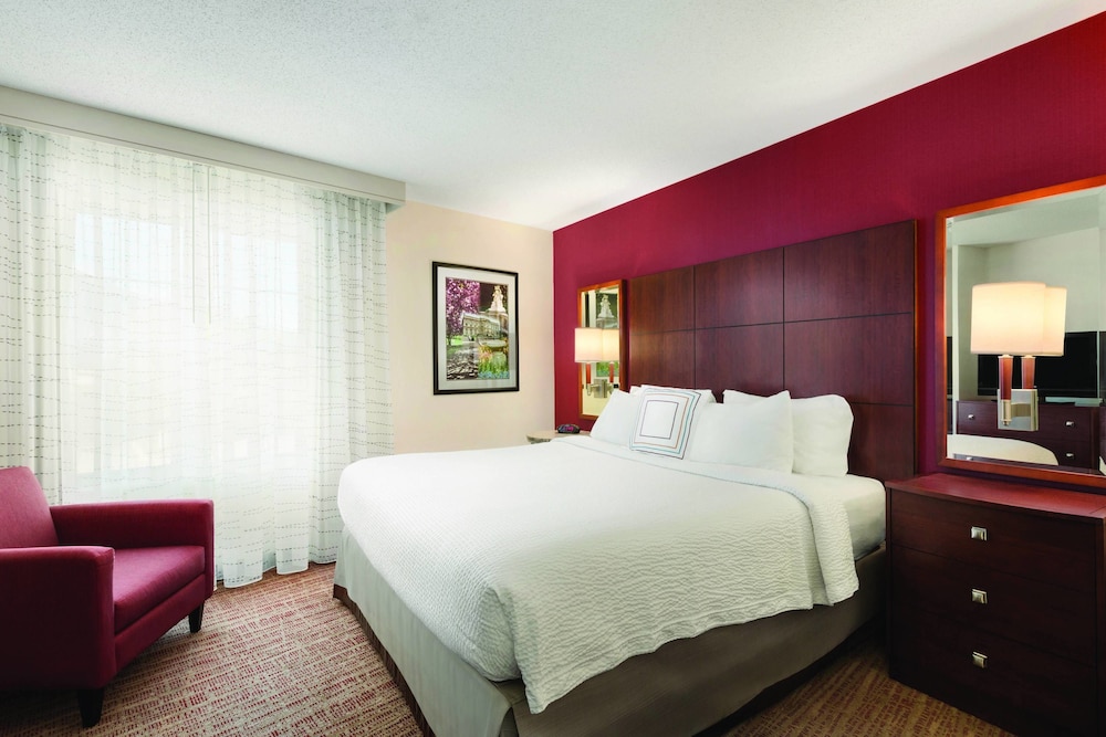 Suite, 1 Bedroom (Mobility/Hearing Accessible, Tub) photo 2
