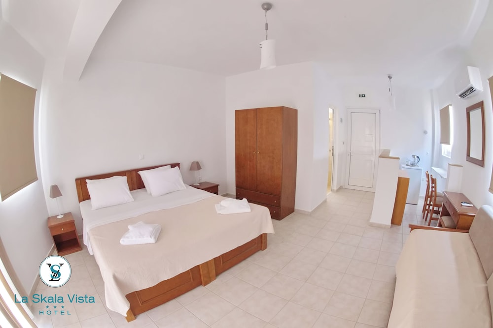Superior Double Room, Balcony, Partial Sea View