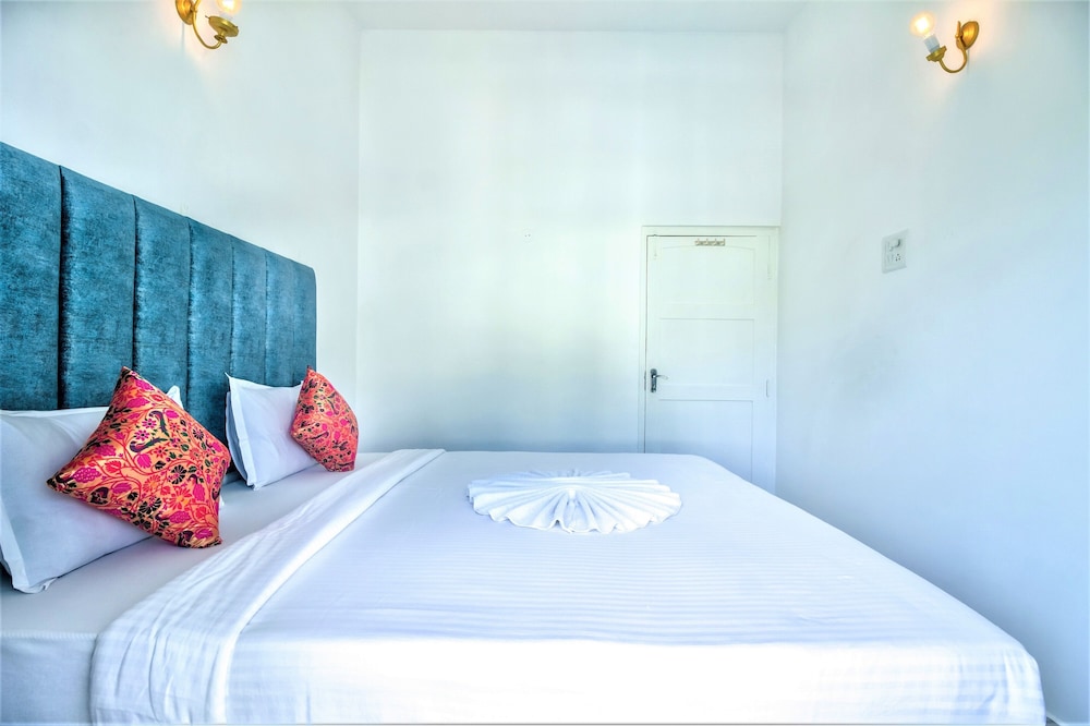 Superior Room, Pool View - Photo 14