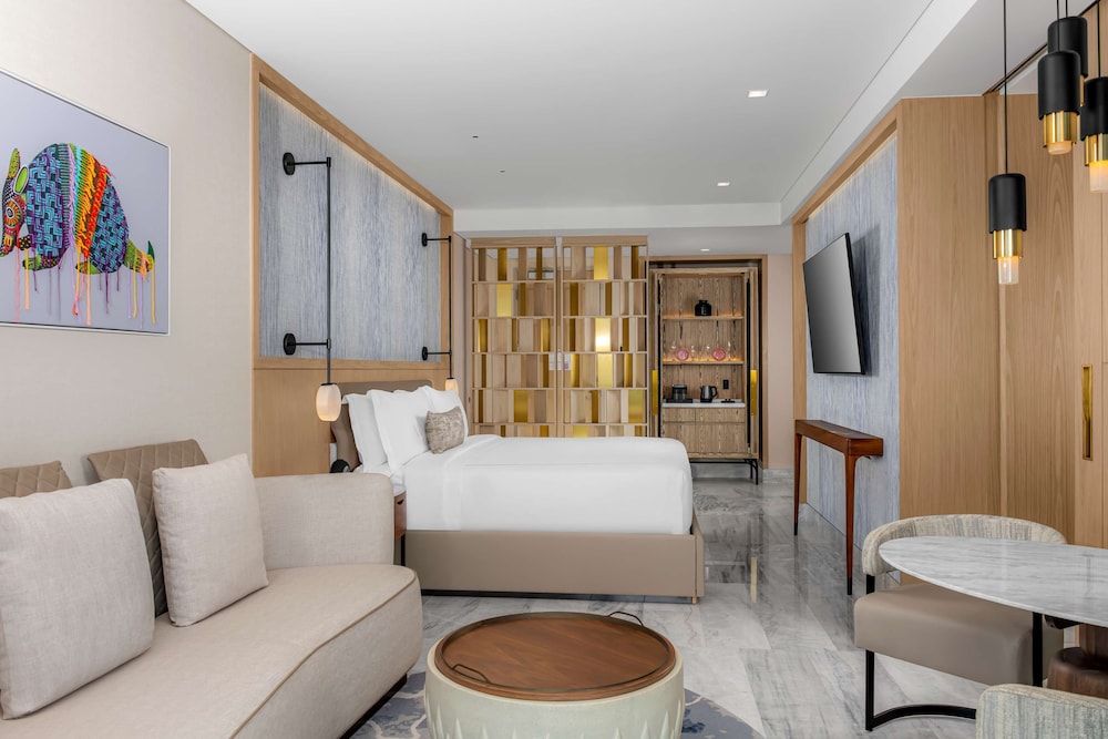 Room, 1 King Bed,  (swim Up)