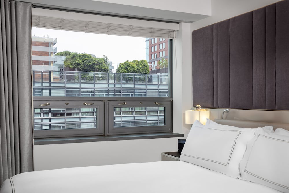 Suite, 1 King Bed (Presidential Suite) thumbnail 5