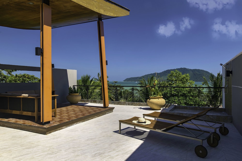Panoramic Quadruple Room, Ocean View, Poolside photo 2