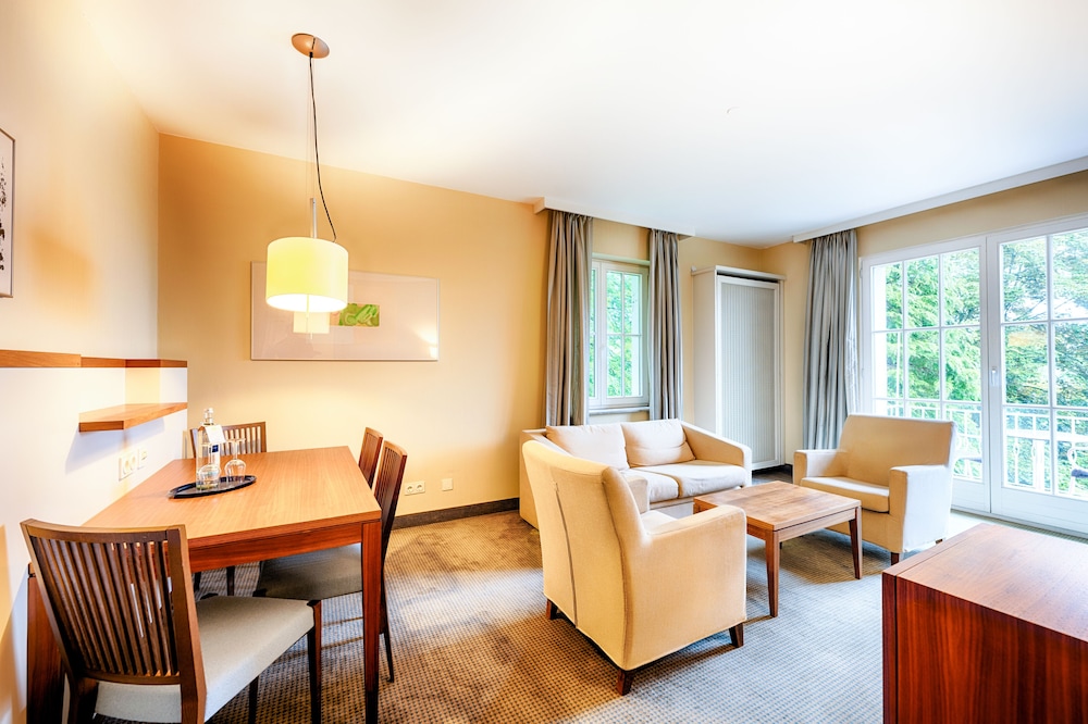 Suite, Lake View photo 3