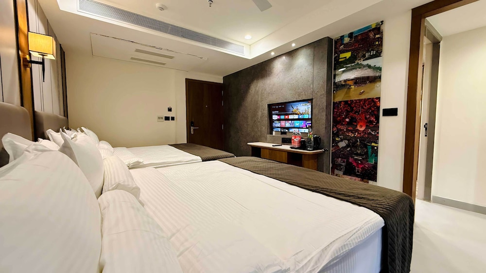 Family Room, Balcony, City View