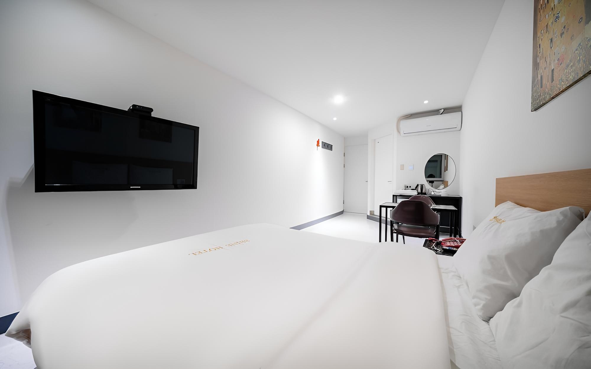 Room (Standard Room) - Photo 7