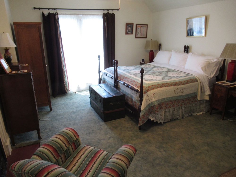 Standard Room, 1 King Bed photo 1