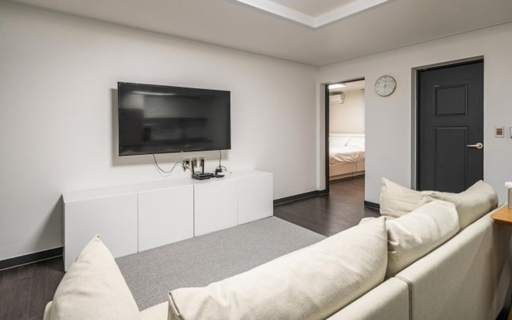Room (Grand Room (Family Group)) - Photo 1