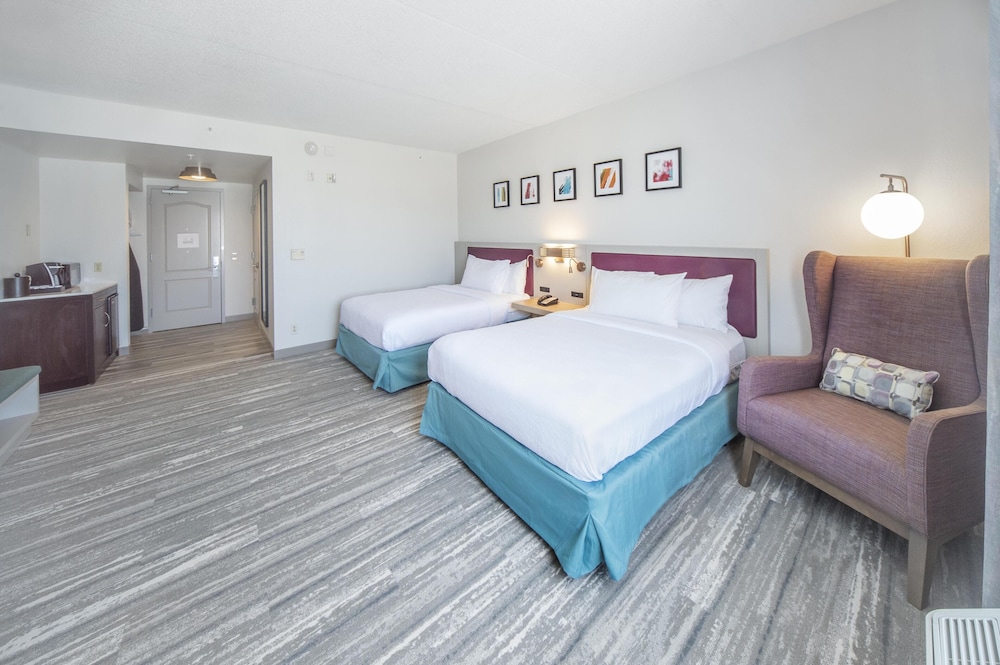 Room, 2 Queen Beds, Accessible, Bathtub - Photo 2