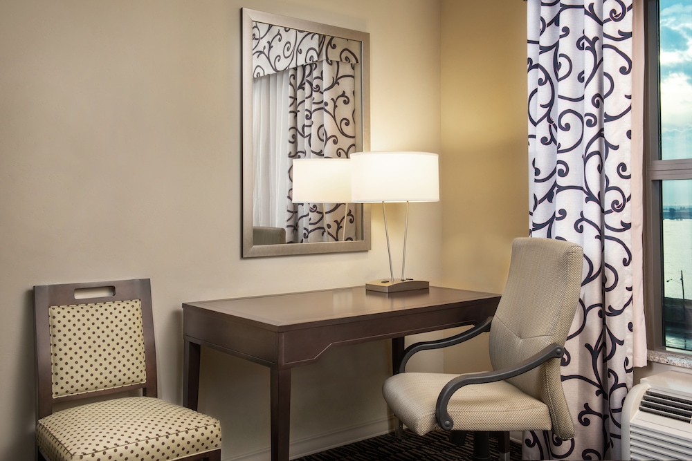 Room, 1 King Bed, Accessible, Balcony (Roll-in Shower, Mobility)