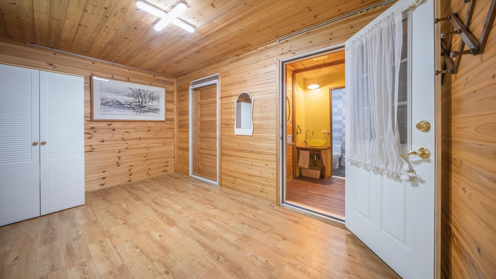 Basic Room, 2 Bedrooms (Yellow-5) - Photo 7