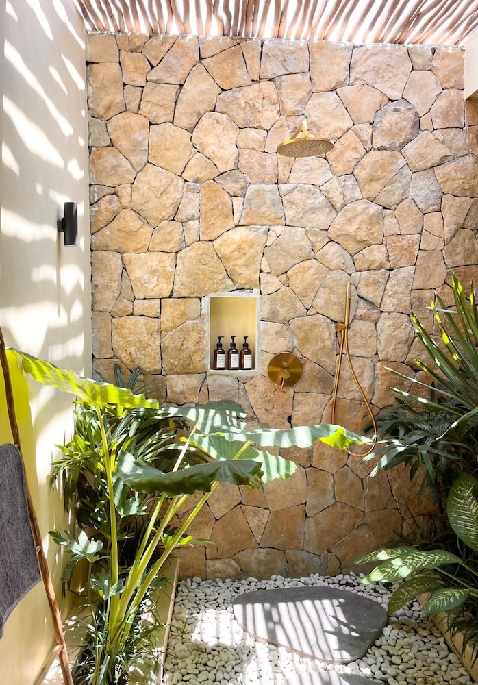 Exclusive Bungalow, Pool View photo 2