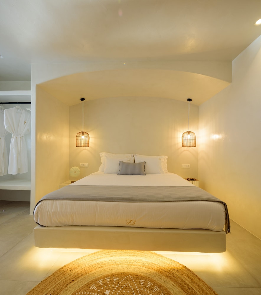 Standard Double Room - Photo 17