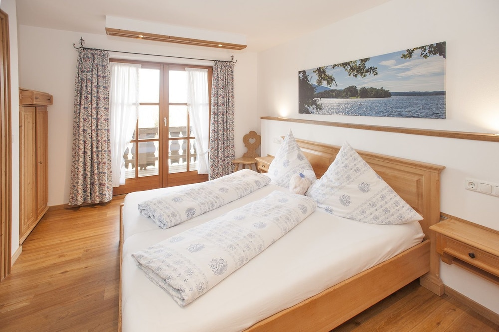 Apartment, 2 Bedrooms, Mountain View, Garden Area (Insel Wörth) photo 2