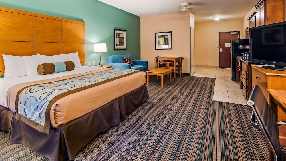 Suite, 1 King Bed, Non Smoking, Kitchenette