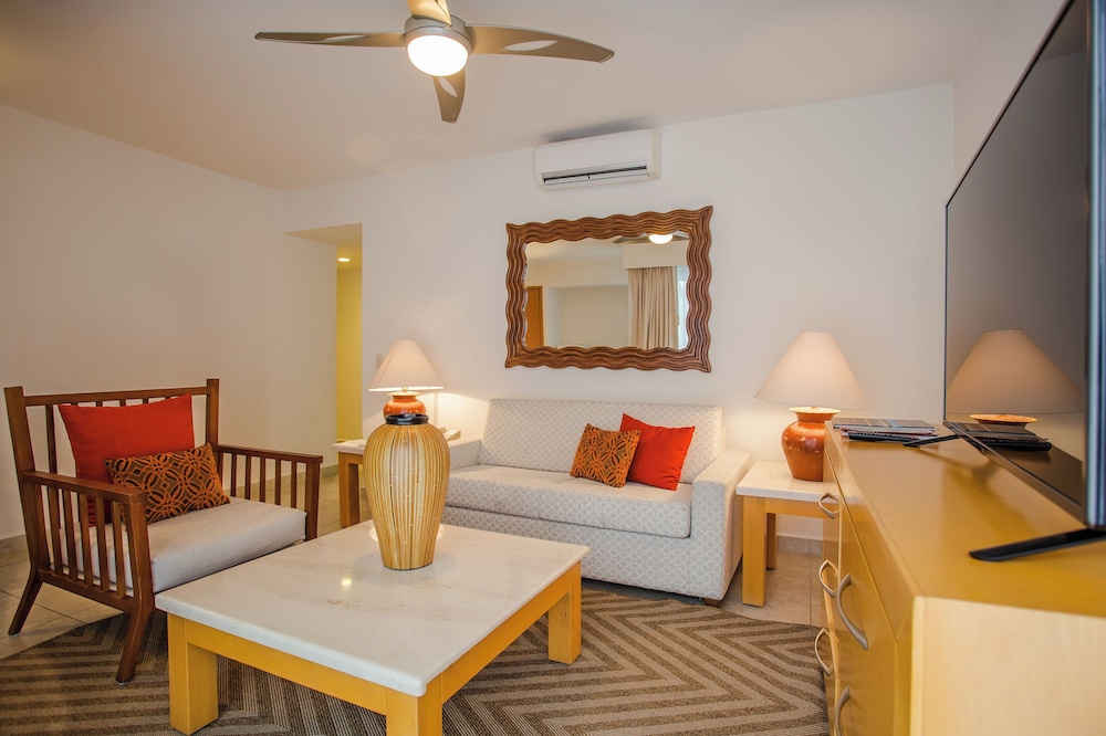 Suite, 2 Bedrooms, Balcony - Photo 5